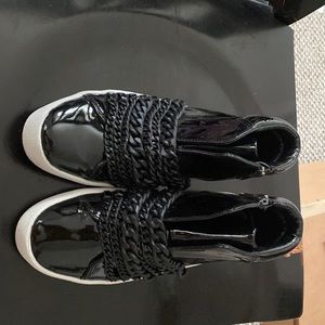 Kendall+Kylie shoes good to fit contemporary clothes